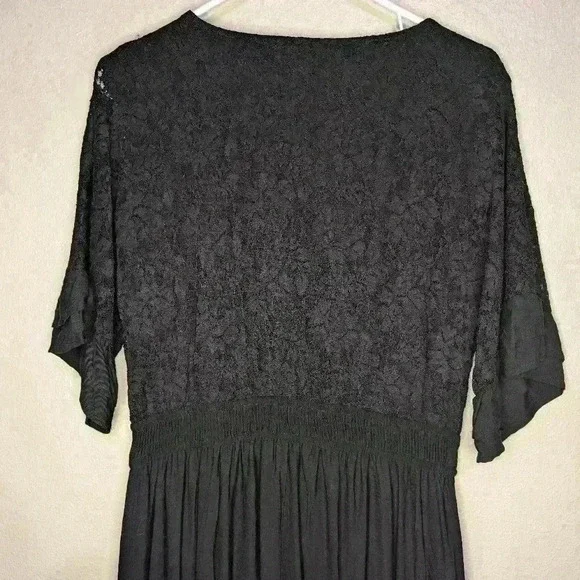 NWT Simplee Long Black lacey dress Size Medium with Bell sleeves and lace accent - Picture 9 of 10